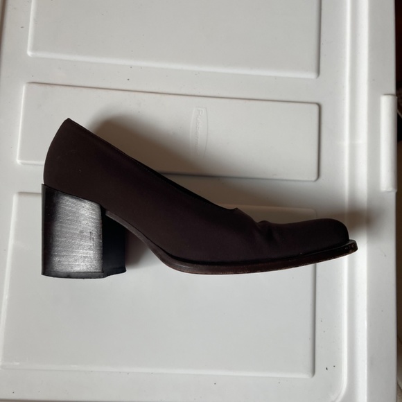Gorgeous Italian dark brown leather lined block heel pumps - Picture 8 of 10